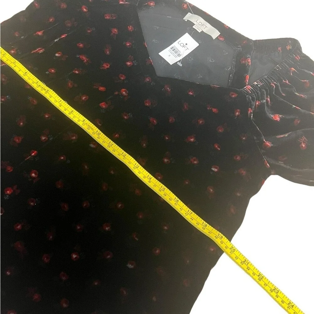 LOFT Floral Velvet Puff Sleeve Top Black & Red Sweetheart Neckline Women's Small